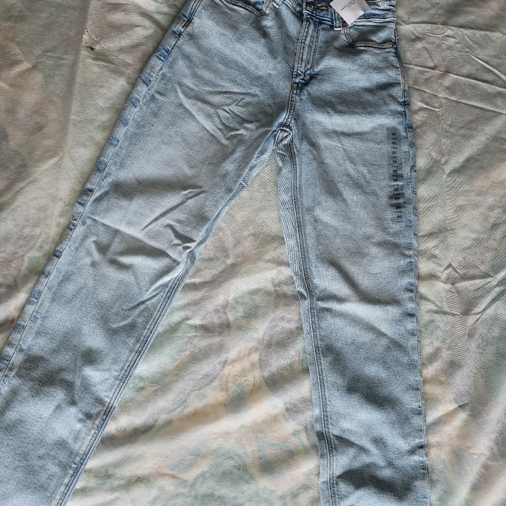 American Eagle Super High Rise Skylight Stretch Mom Jeans Size 00 Short - Picture 5 of 10